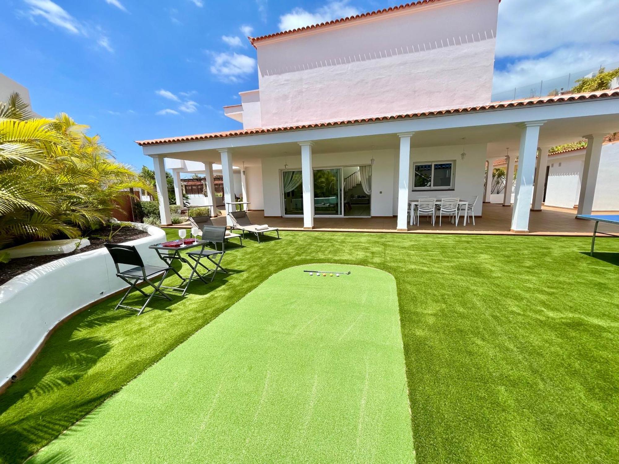 Villa Amorio A Spacious Modern Getaway With A Private Heated Pool & Sea Views Costa Adeje  Exterior photo