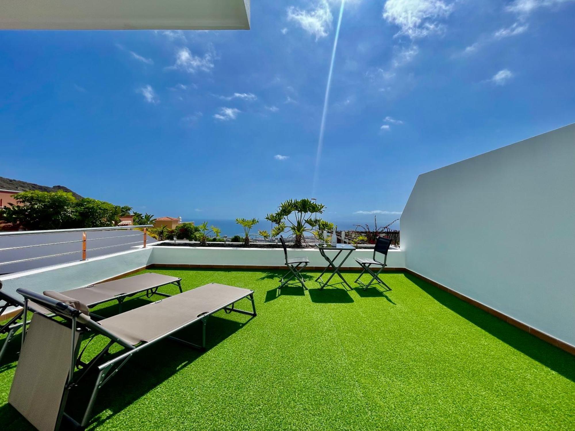 Villa Amorio A Spacious Modern Getaway With A Private Heated Pool & Sea Views Costa Adeje  Exterior photo