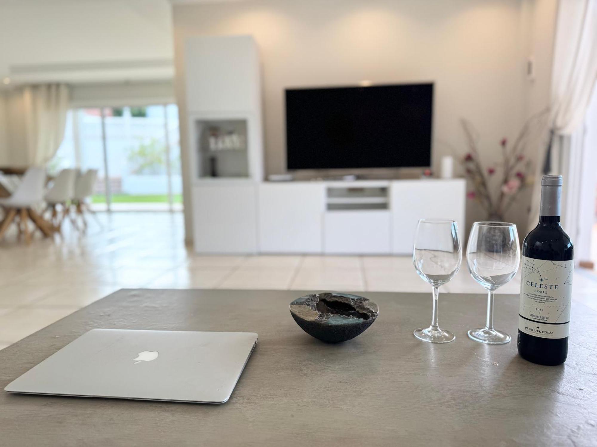 Villa Amorio A Spacious Modern Getaway With A Private Heated Pool & Sea Views Costa Adeje  Exterior photo